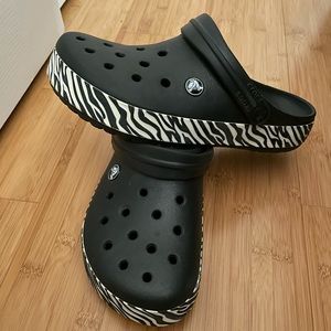 size 7(M)/9(W) zebra striped crocs!!
